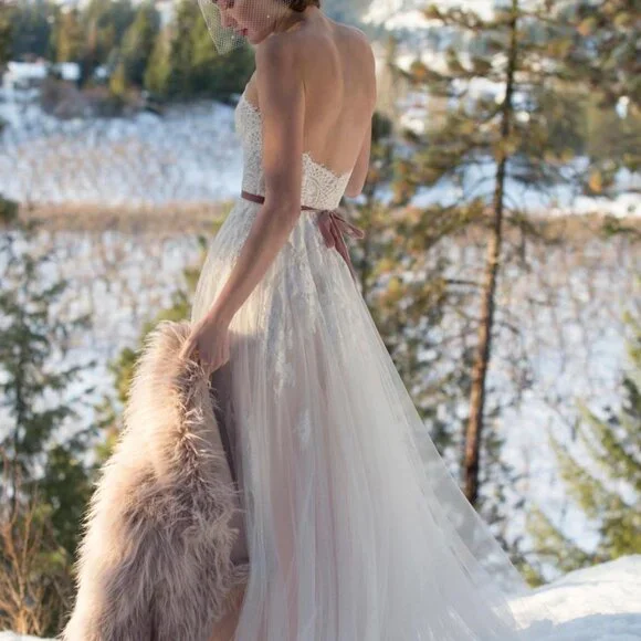 Willowby by Waters Geranium Wedding Dress - size 4, blush lining